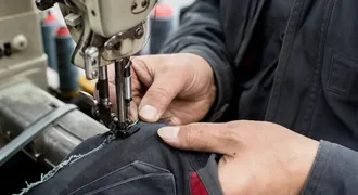 Reparatur von Arbeitskleidung