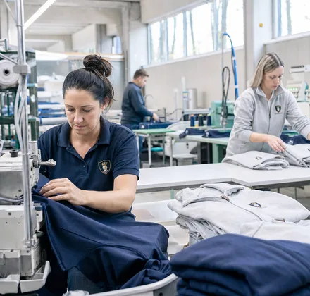 Produktion von Unternehmensbekleidung